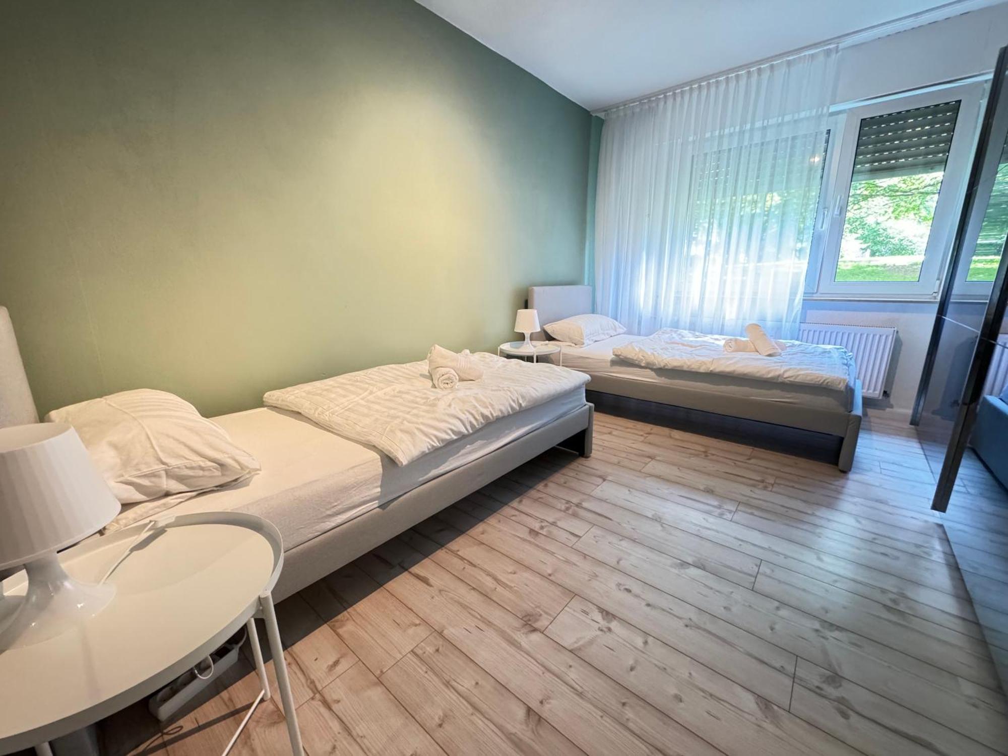 2Br Apartment Inkl. Tv Mit Aussenbereich Bad Homburg vor der Höhe Esterno foto